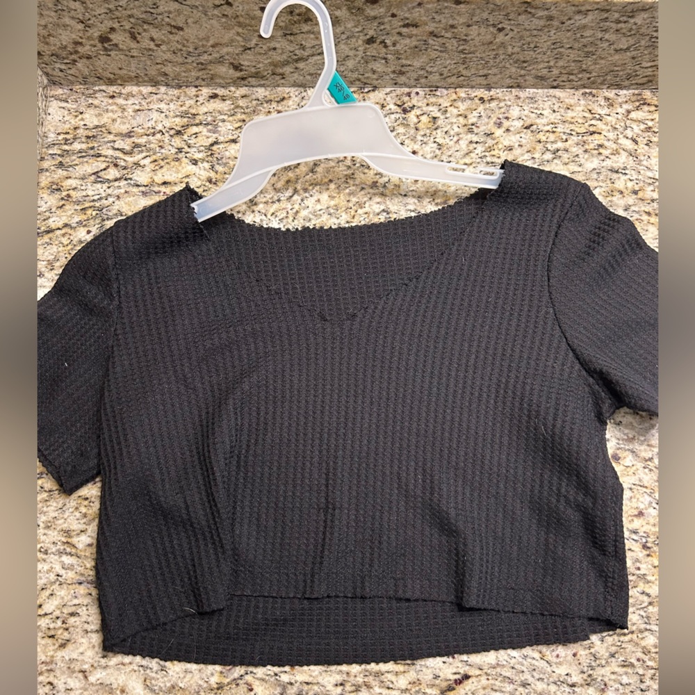 cropped v neck black waffle tee size small